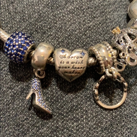 Pandora Bracelet with 8 Cinderella themed charms - Picture 2 of 6